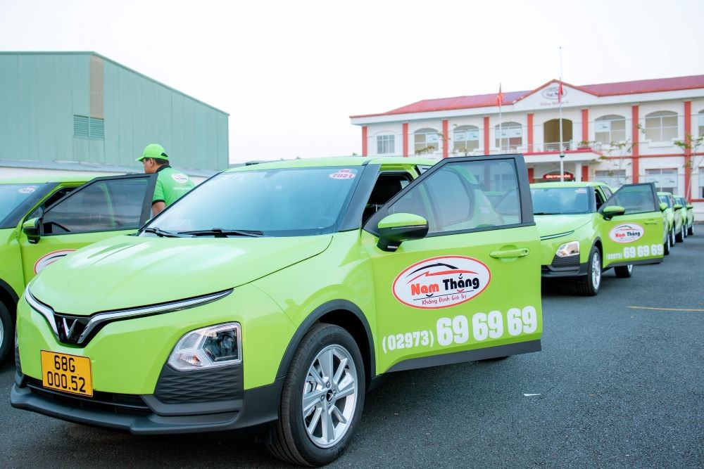 Taxi Nam Thắng sử dụng xe điện VinFast làm taxi tương tự Xanh SM