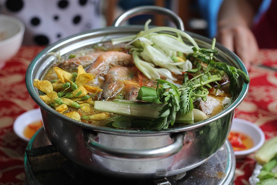 Đồng Quê chắc chắn là quán ăn ngon Cà Mau lý tưởng để bạn thưởng thức lẩu mắm