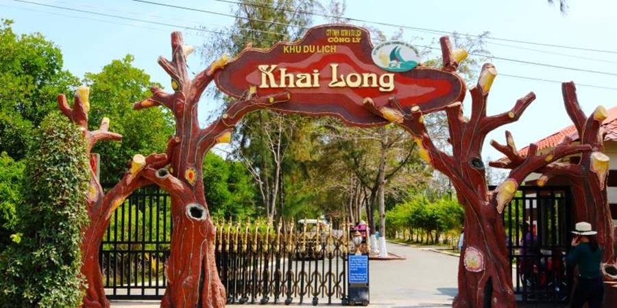 Cổng chào độc đáo của Khu du lịch sinh thái Khai Long, chào đón du khách khám phá
