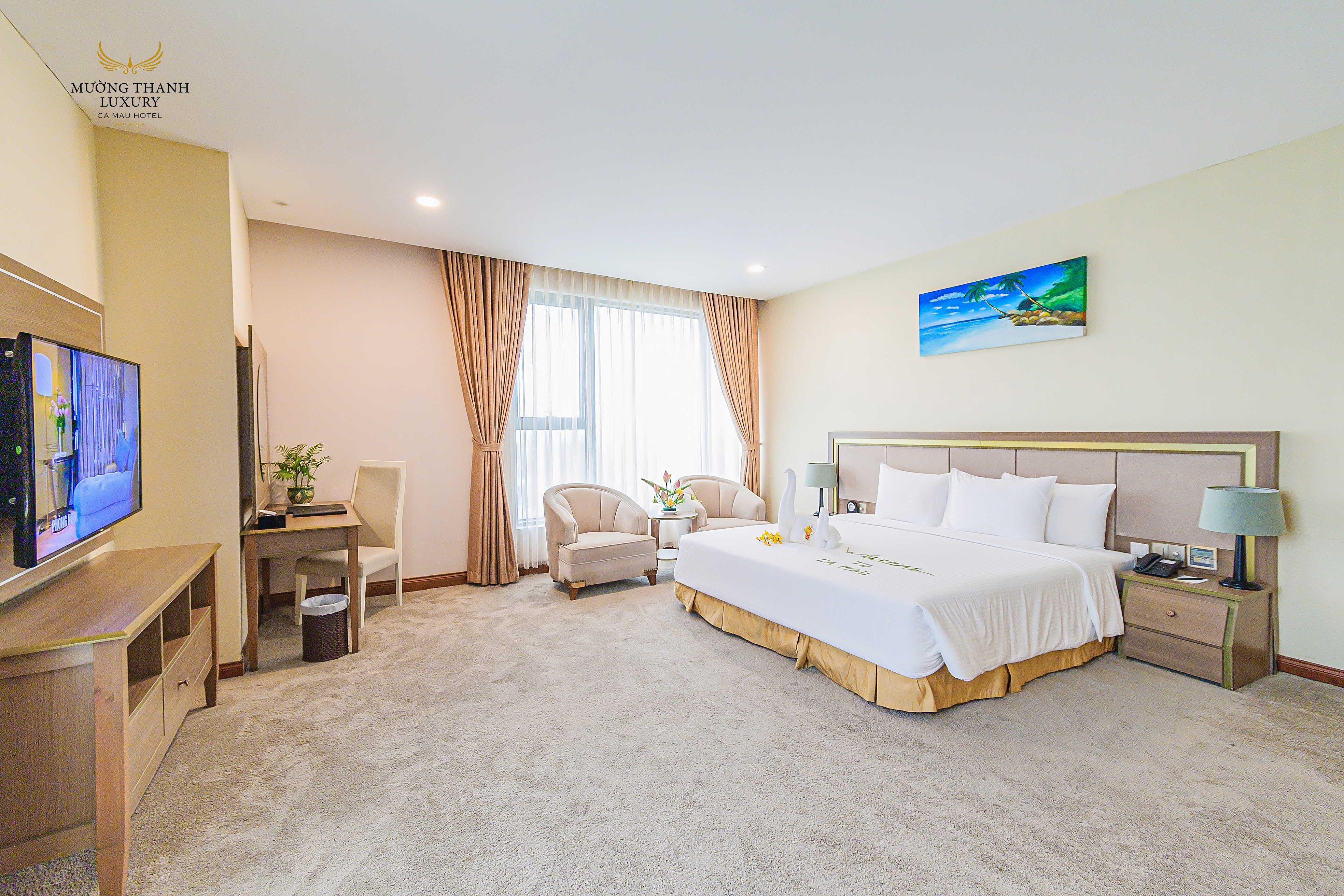 Phòng Deluxe King với không gian sang trọng và tiện nghi