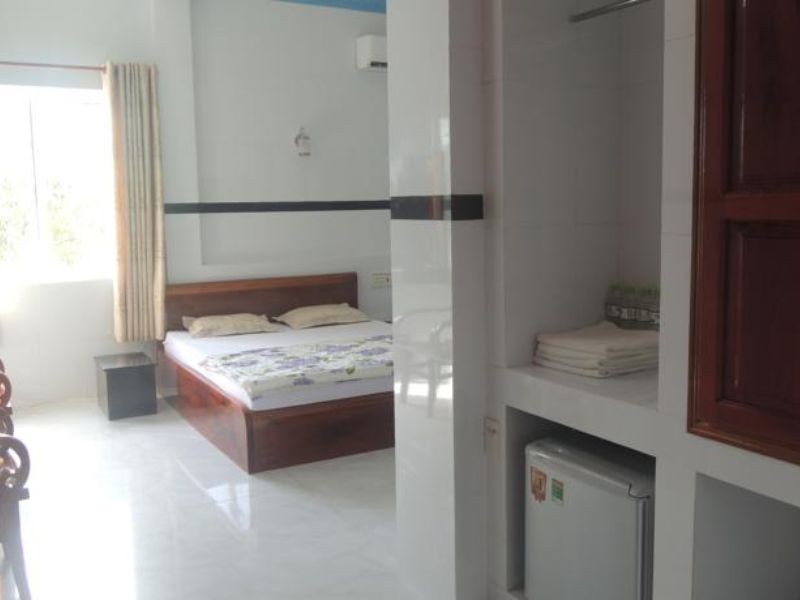 Phòng có cửa sổ to tạo không gian thoáng đãng