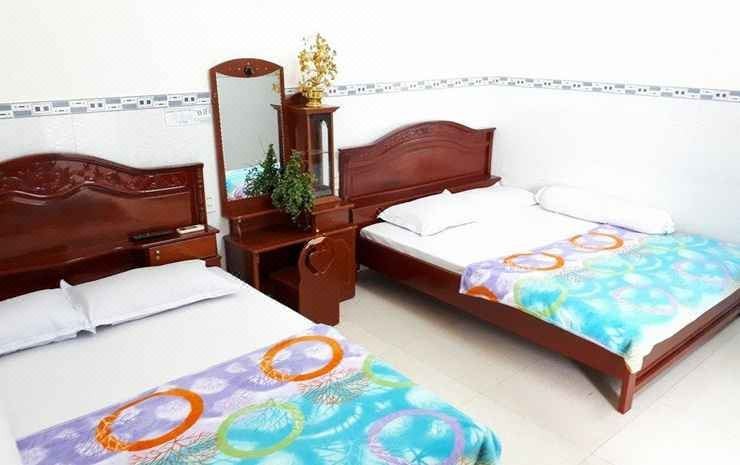 Toàn cảnh mặt tiền Khách Sạn Anh Thư với thiết kế hiện đại và biển hiệu rõ ràng
