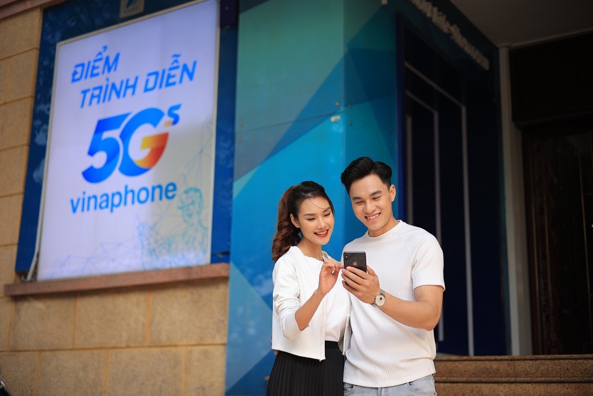 Cận cảnh một chiếc SIM điện thoại VinaPhone