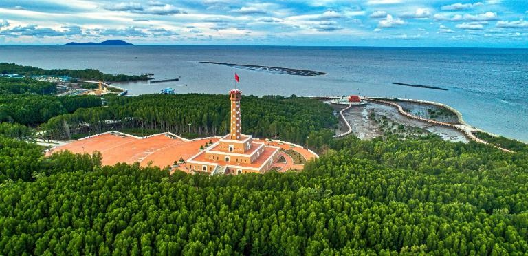 Toàn cảnh Mũi Cà Mau nhìn từ trên cao, nơi tận cùng của đất nước