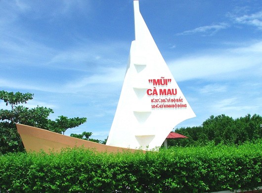 Du khách trải nghiệm khám phá vẻ đẹp tự nhiên của Cà Mau