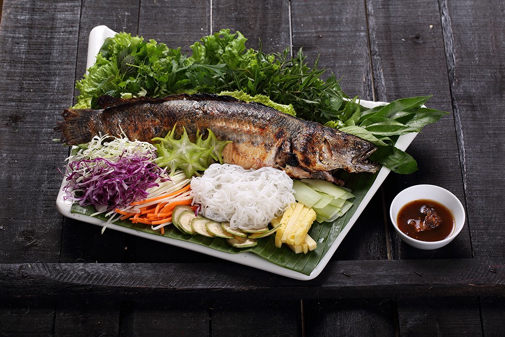 Cá lóc nướng trui, món đặc sản dân dã nhưng đậm đà hương vị miền Tây