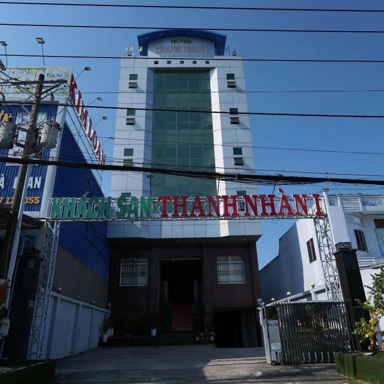 Toàn cảnh mặt tiền Thanh Nhàn 1 Hotel Cà Mau hiện đại và thân thiện