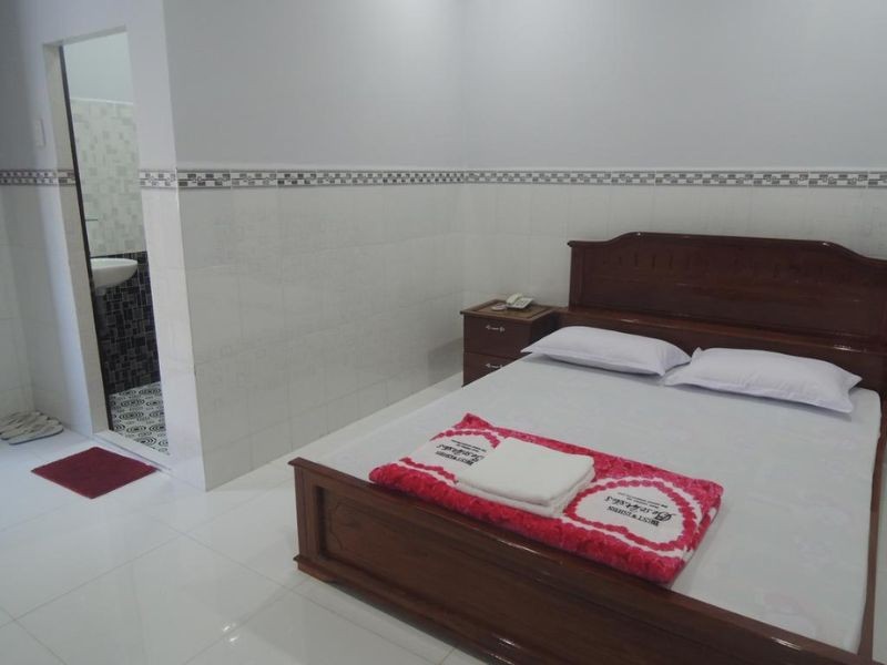 Phòng nghỉ sạch sẽ tại Khách sạn Hòa Bình