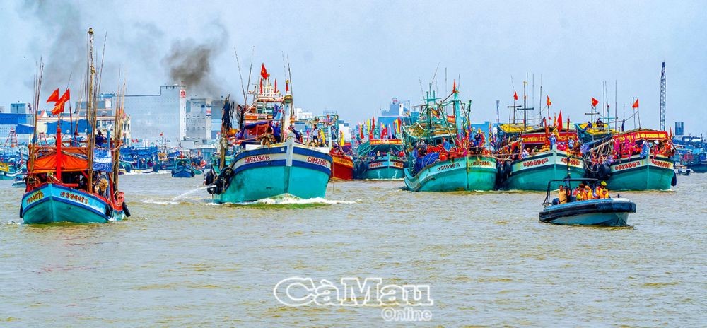 Ngư dân Cà Mau trong lễ hội Nghinh Ông rực rỡ