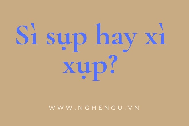 Người phụ nữ húp một món ăn dạng lỏng bằng đũa và thìa