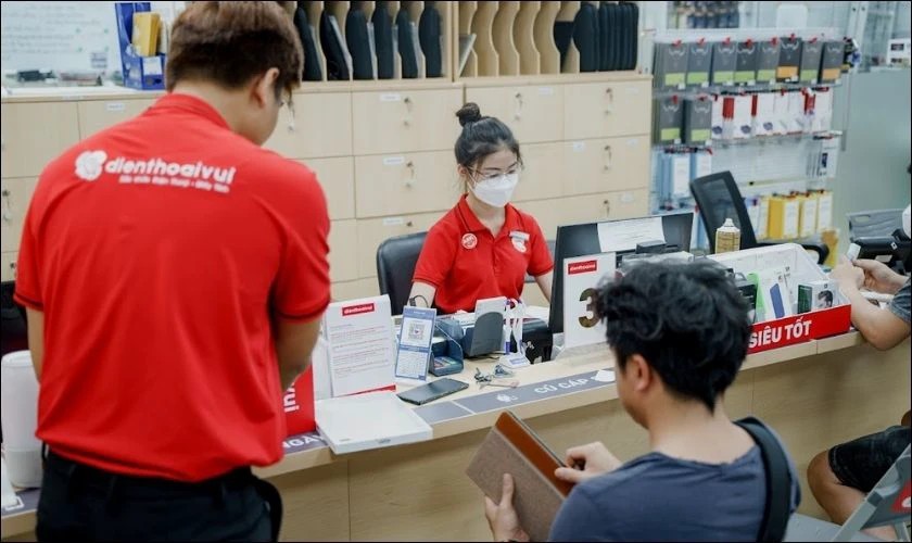 Đến cửa hàng Điện Thoại Vui để mua SIM